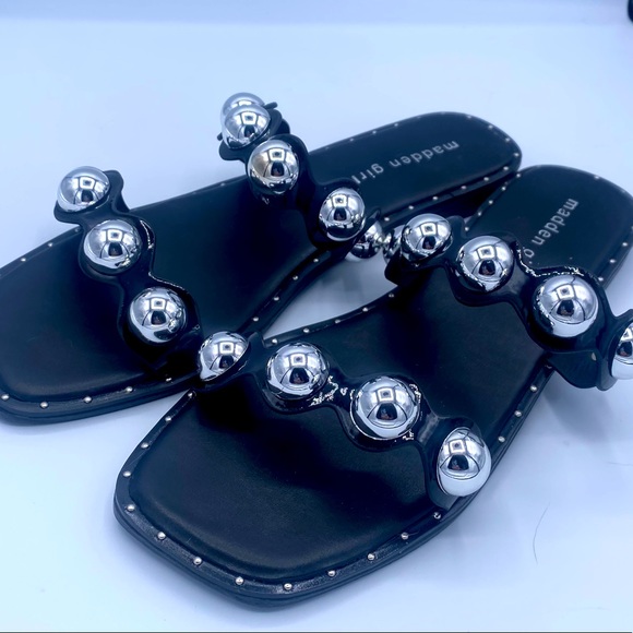 Madden Girl Black Slip On Woman’s Sandals With Giant Silver Studs NWOT Size 7.5 - Picture 3 of 13
